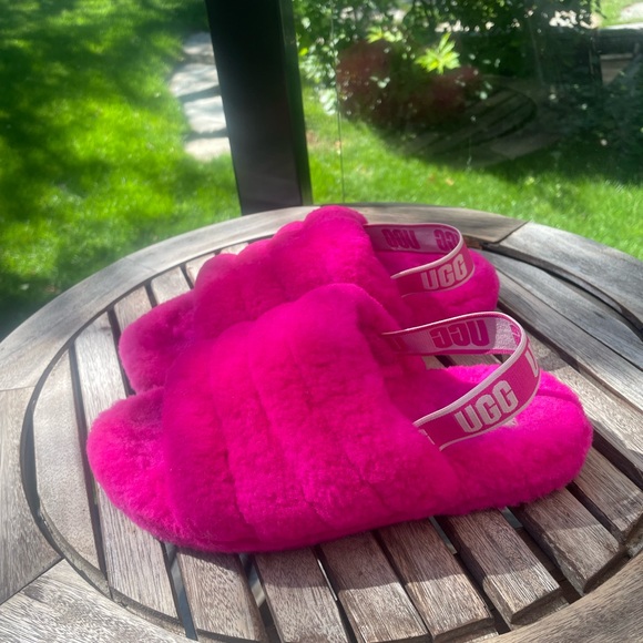 Hot Pink Ugg Slippers Size 5 US - Picture 2 of 4